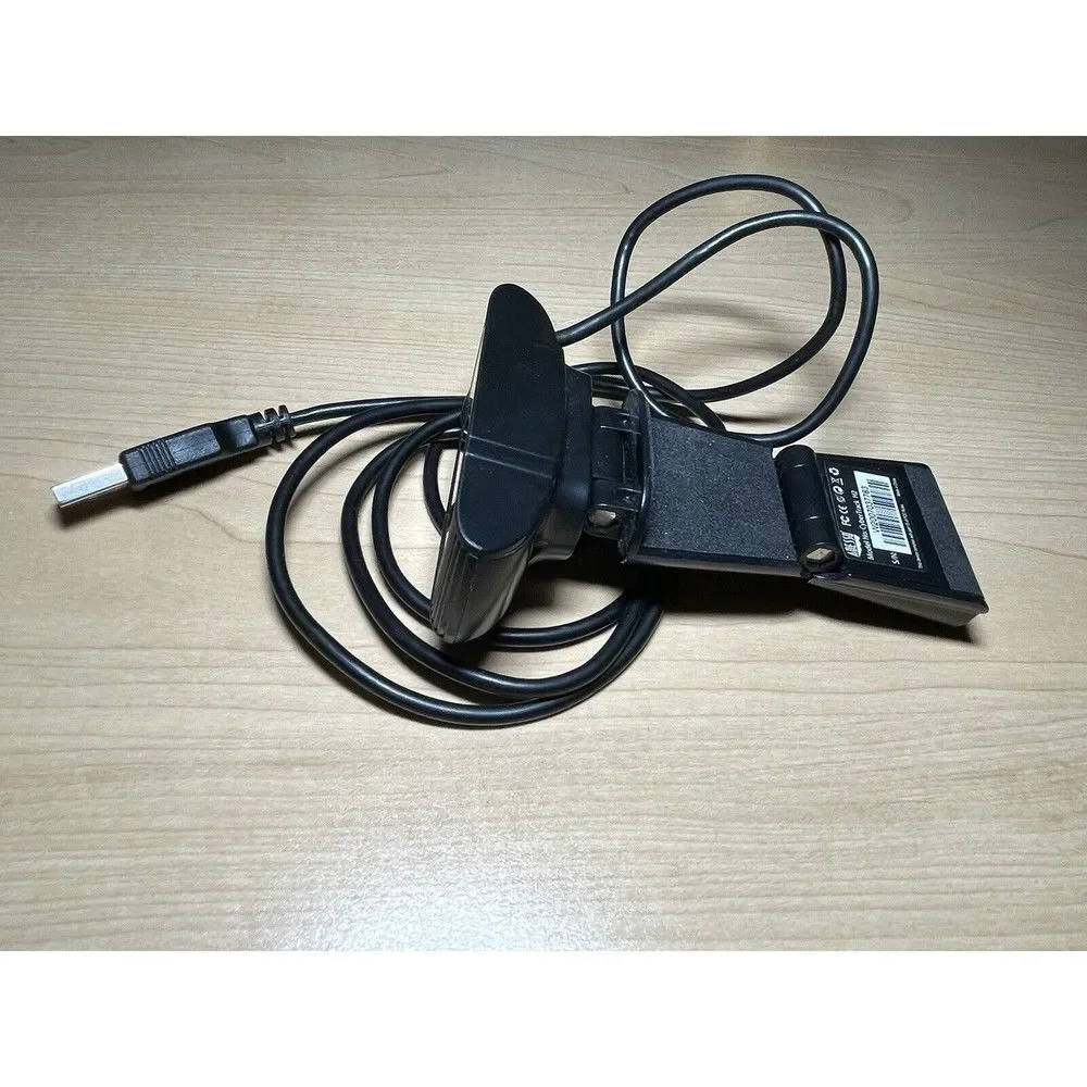 Adesso CYBERTRACK H2 480P USB Webcam with Built-in Microphone